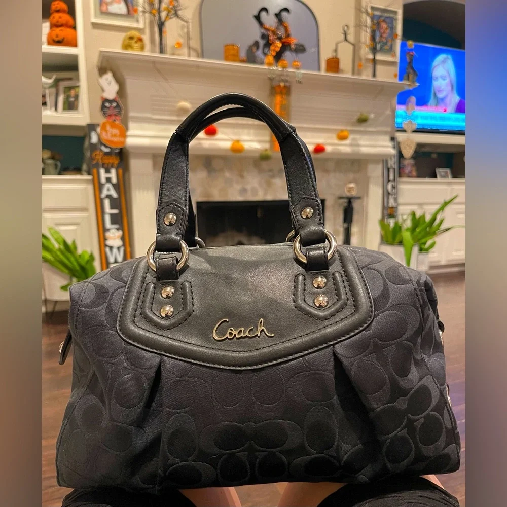 COACH Ashley Signature Satchel in black. EUC - Picture 17 of 17